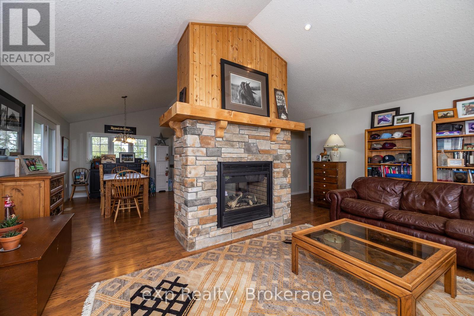 46304 Old Mail Road, Meaford, Ontario  N4L 1W7 - Photo 5 - X12205841