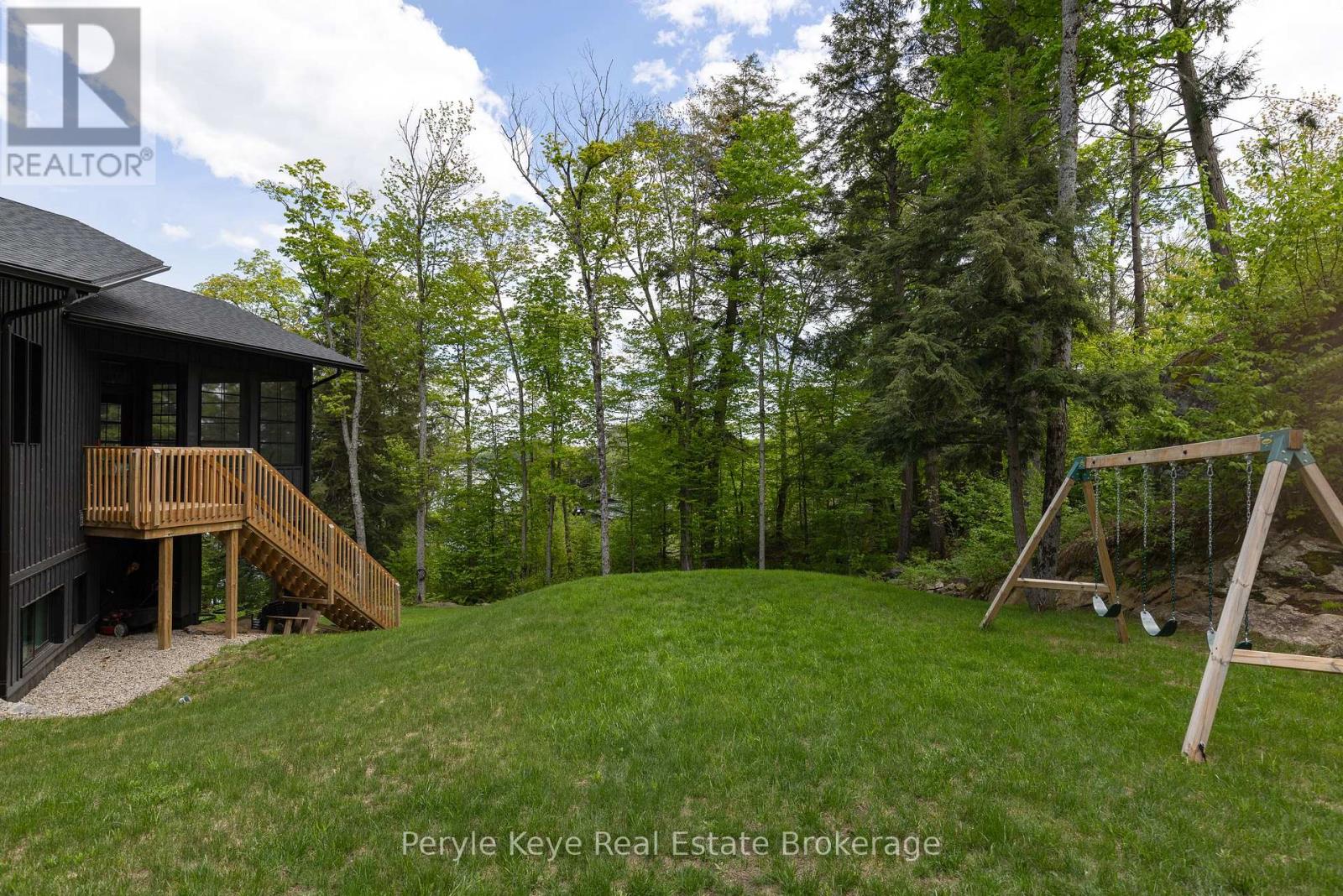 86 Claren Crescent, Huntsville, Ontario  P1H 0C3 - Photo 45 - X12205847