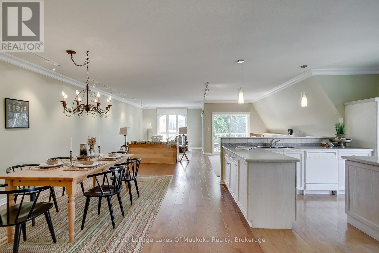 401 - 31 Dairy Lane, Huntsville, Ontario  P1H 1L7 - Photo 3 - X12206039
