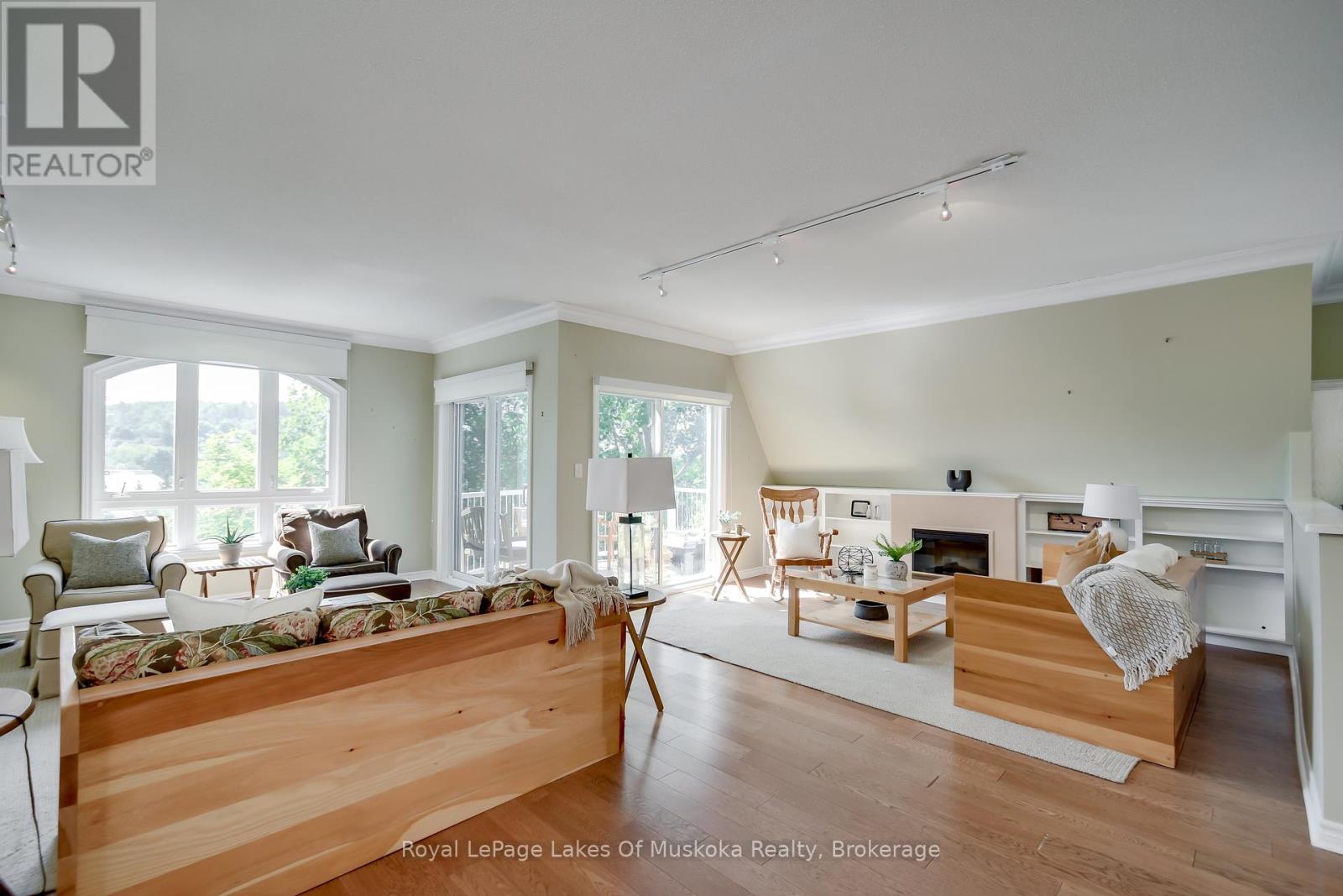 401 - 31 Dairy Lane, Huntsville, Ontario  P1H 1L7 - Photo 7 - X12206039