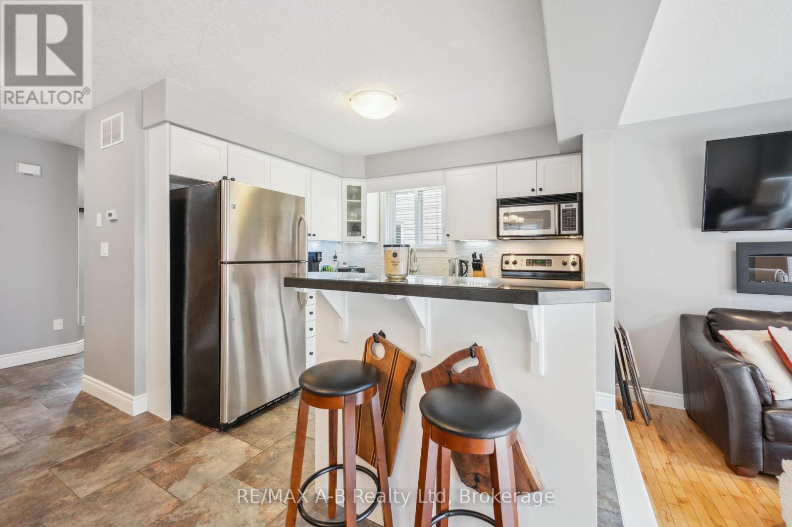 6 Tottenham Street, Kitchener, Ontario  N2R 1V7 - Photo 7 - X12206046