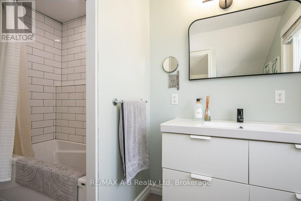 168 Hope Street E, East Zorra-Tavistock, Ontario  N0B 2R0 - Photo 36 - X12206085