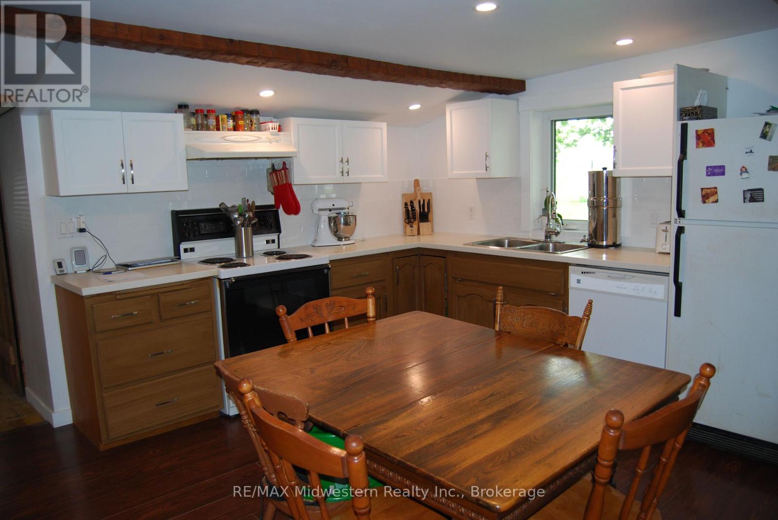 410 Temple Street, Minto, Ontario  N0G 2P0 - Photo 6 - X12206136