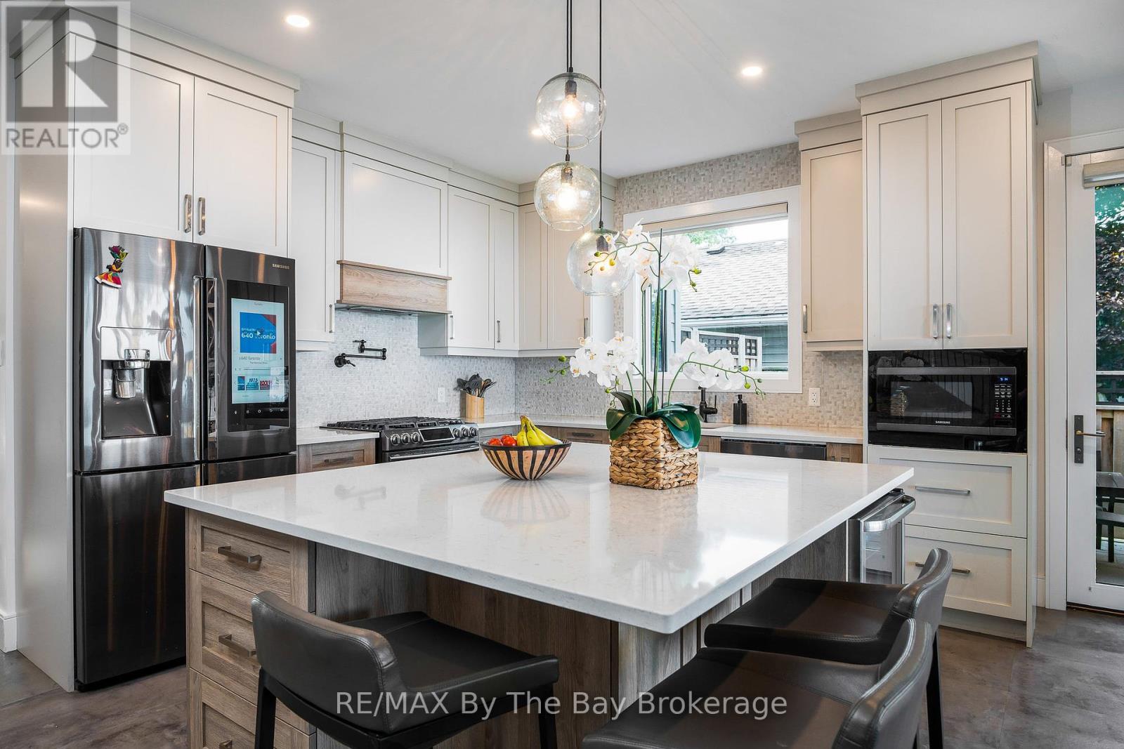 2206 Tiny Beaches Road S, Tiny, Ontario  L0L 1P1 - Photo 23 - S12206554