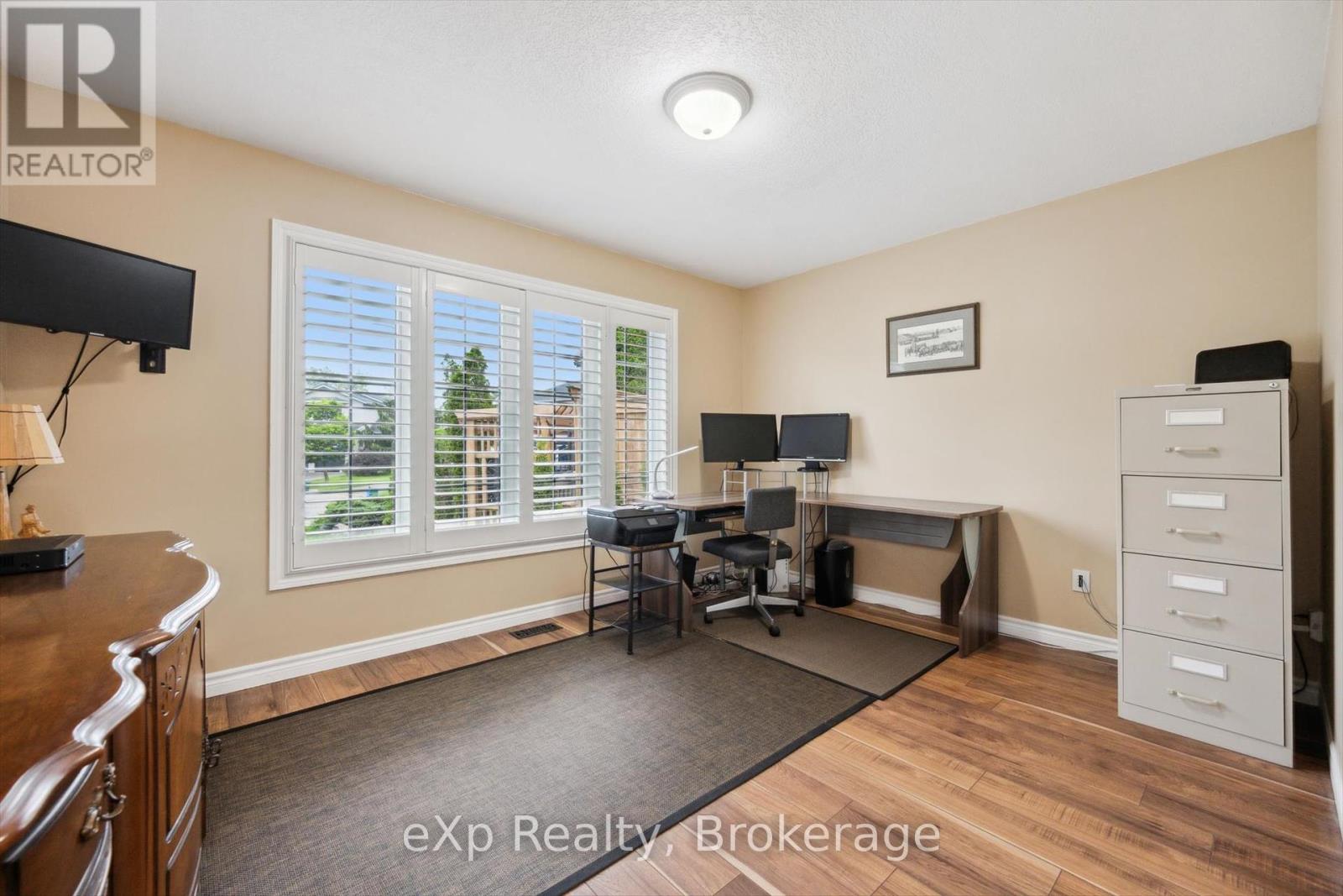 916 Keewatin Place, Kitchener, Ontario  N2B 3W4 - Photo 19 - X12206893