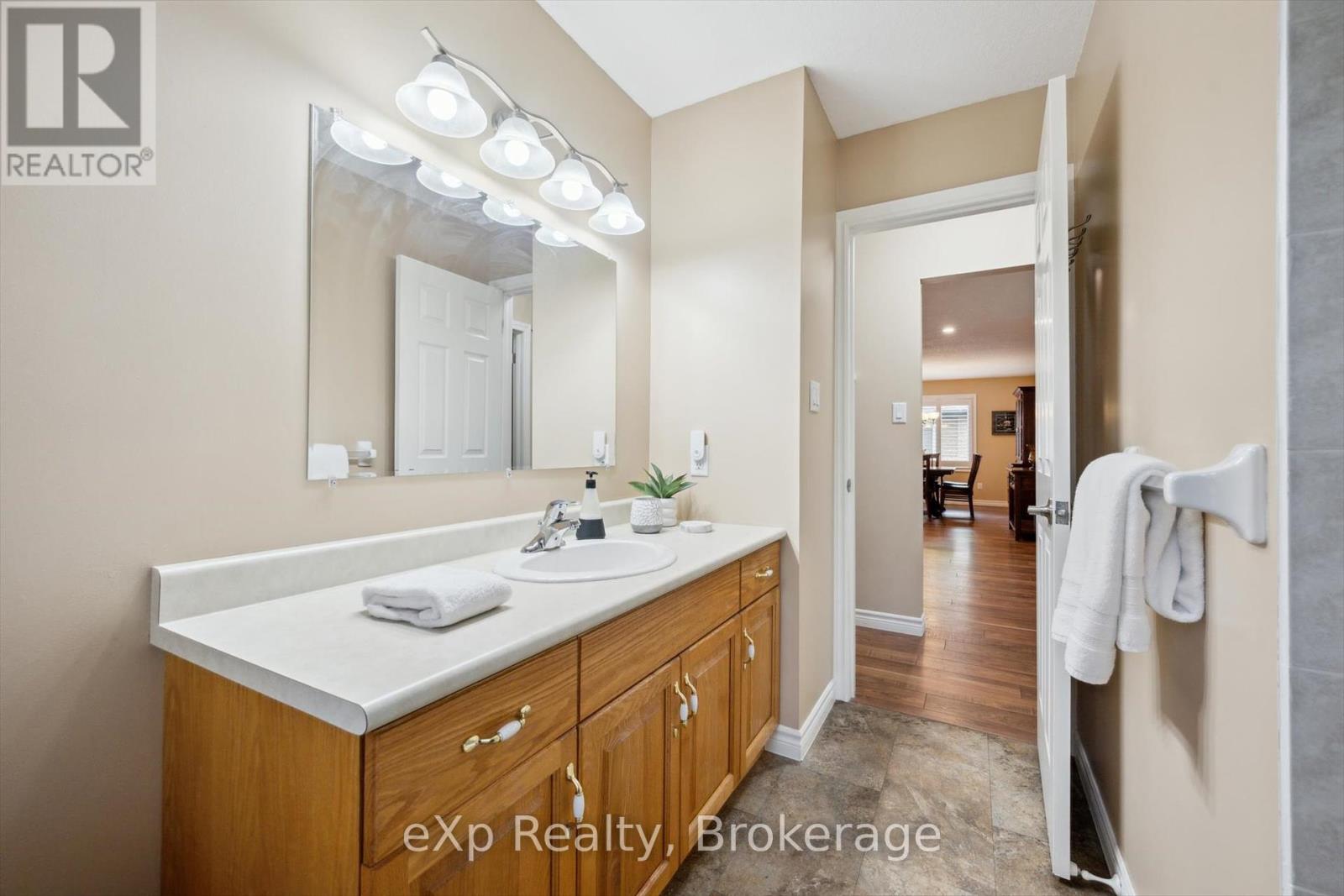 916 Keewatin Place, Kitchener, Ontario  N2B 3W4 - Photo 22 - X12206893