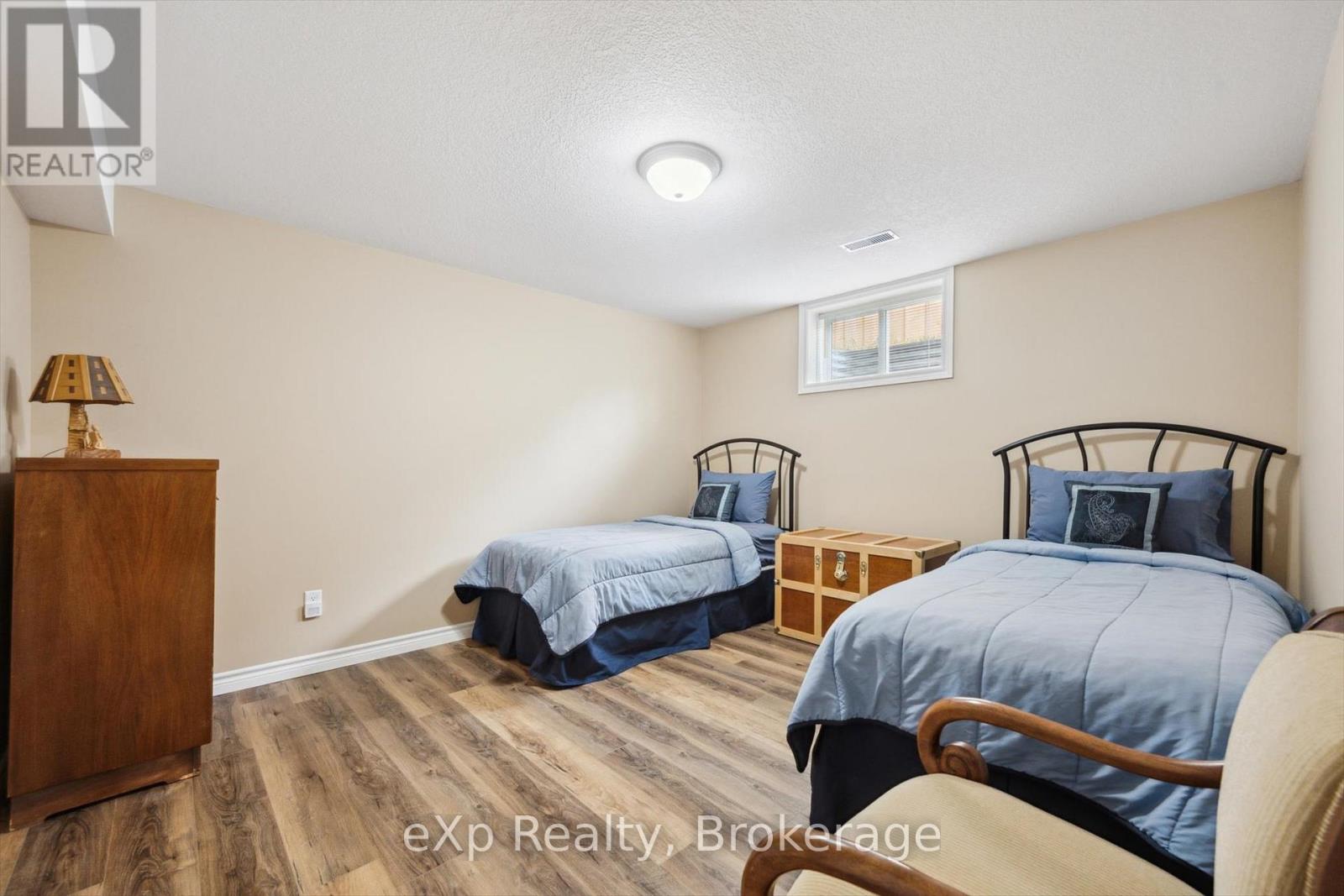 916 Keewatin Place, Kitchener, Ontario  N2B 3W4 - Photo 26 - X12206893