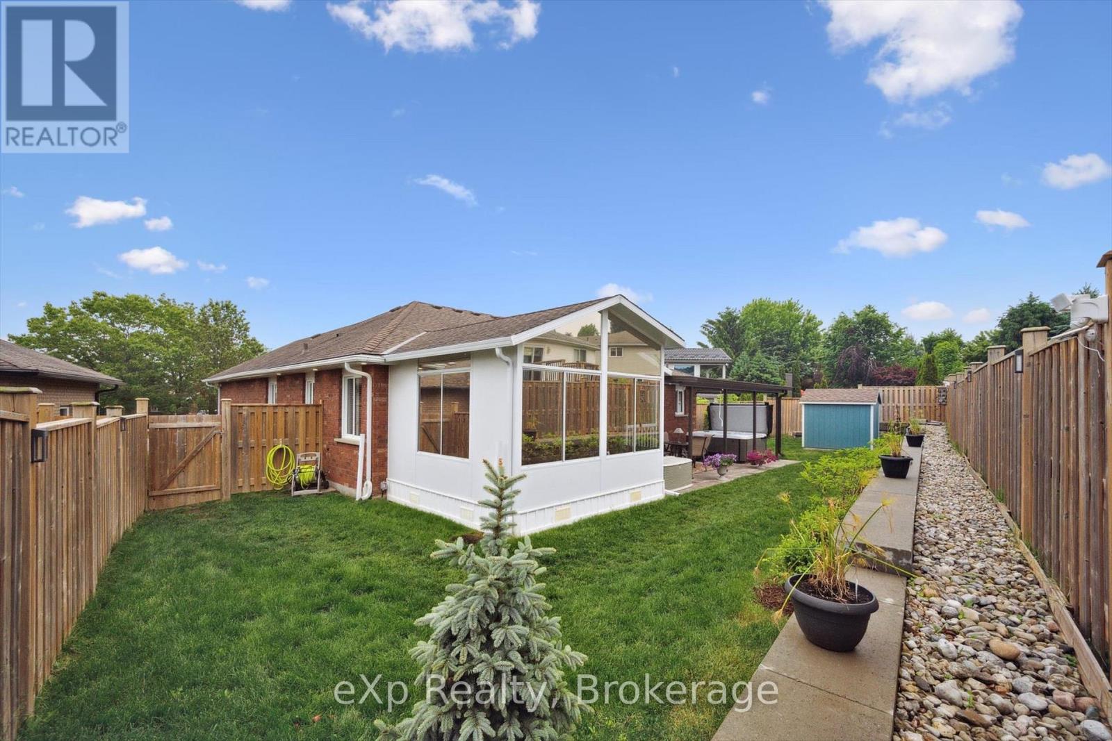 916 Keewatin Place, Kitchener, Ontario  N2B 3W4 - Photo 30 - X12206893