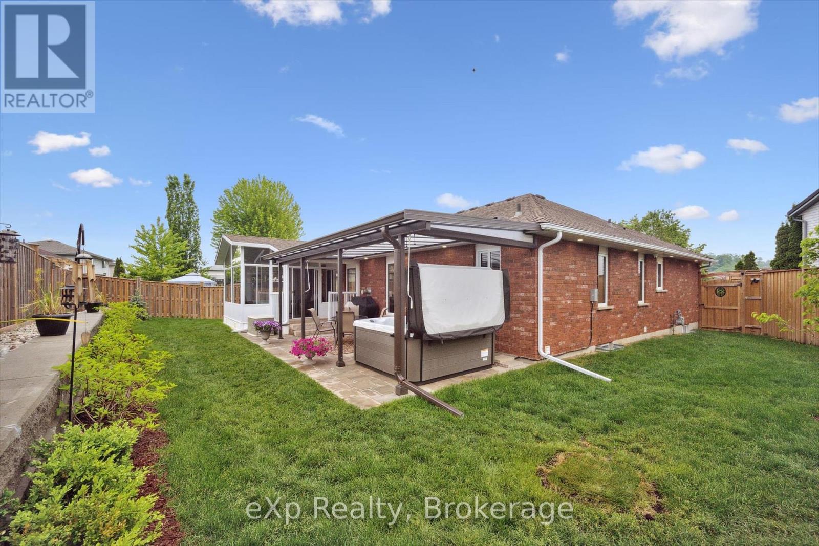 916 Keewatin Place, Kitchener, Ontario  N2B 3W4 - Photo 34 - X12206893