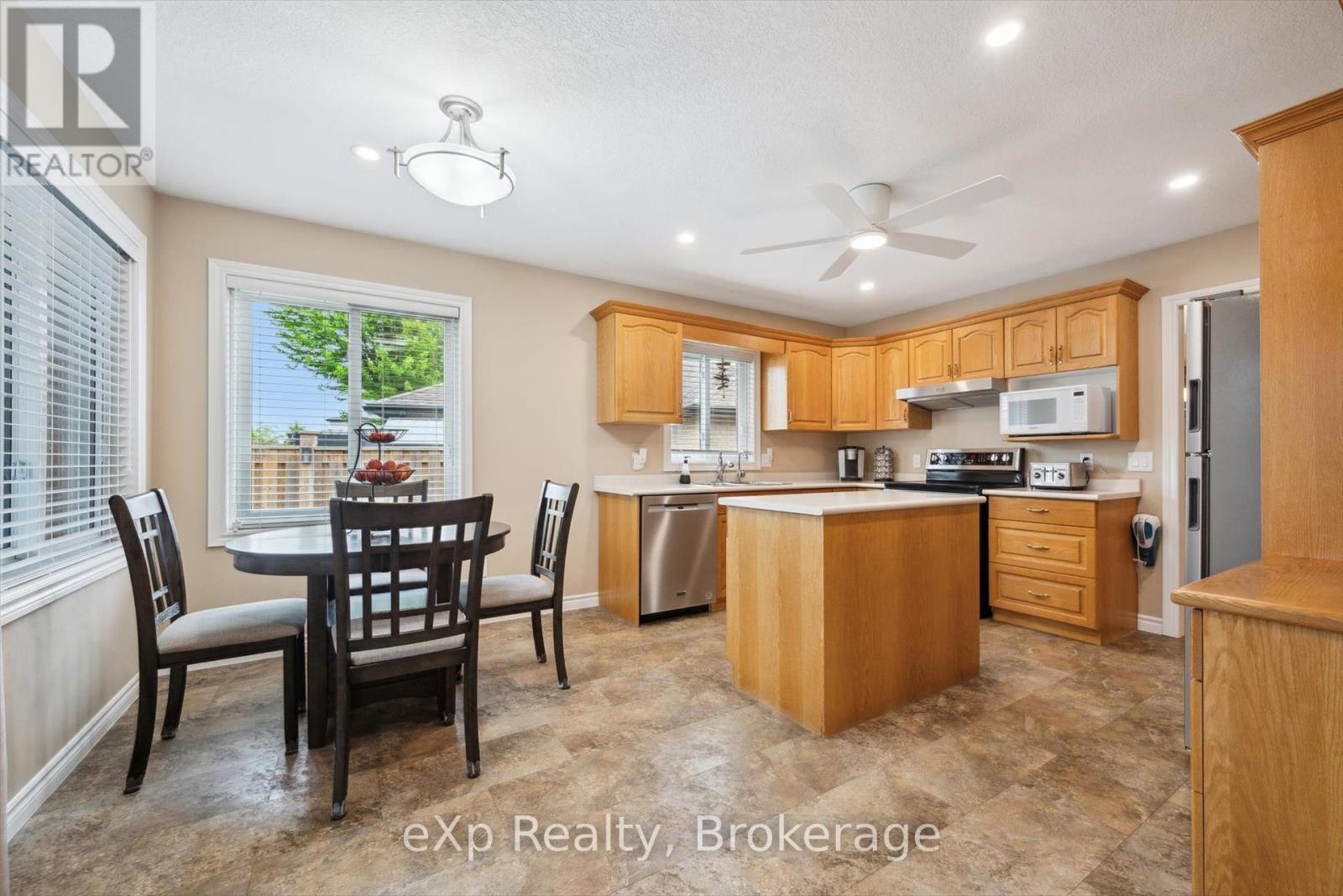 916 Keewatin Place, Kitchener, Ontario  N2B 3W4 - Photo 9 - X12206893