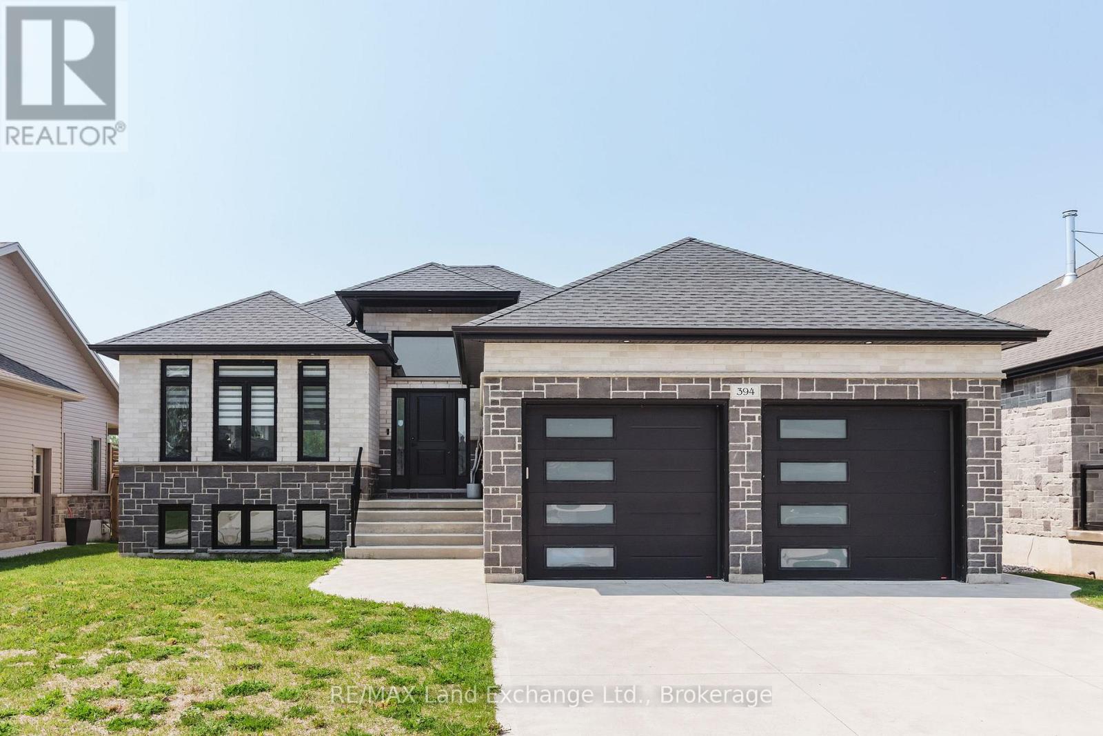 394 Ridge Street, Saugeen Shores, Ontario  N0H 2C1 - Photo 1 - X12206974