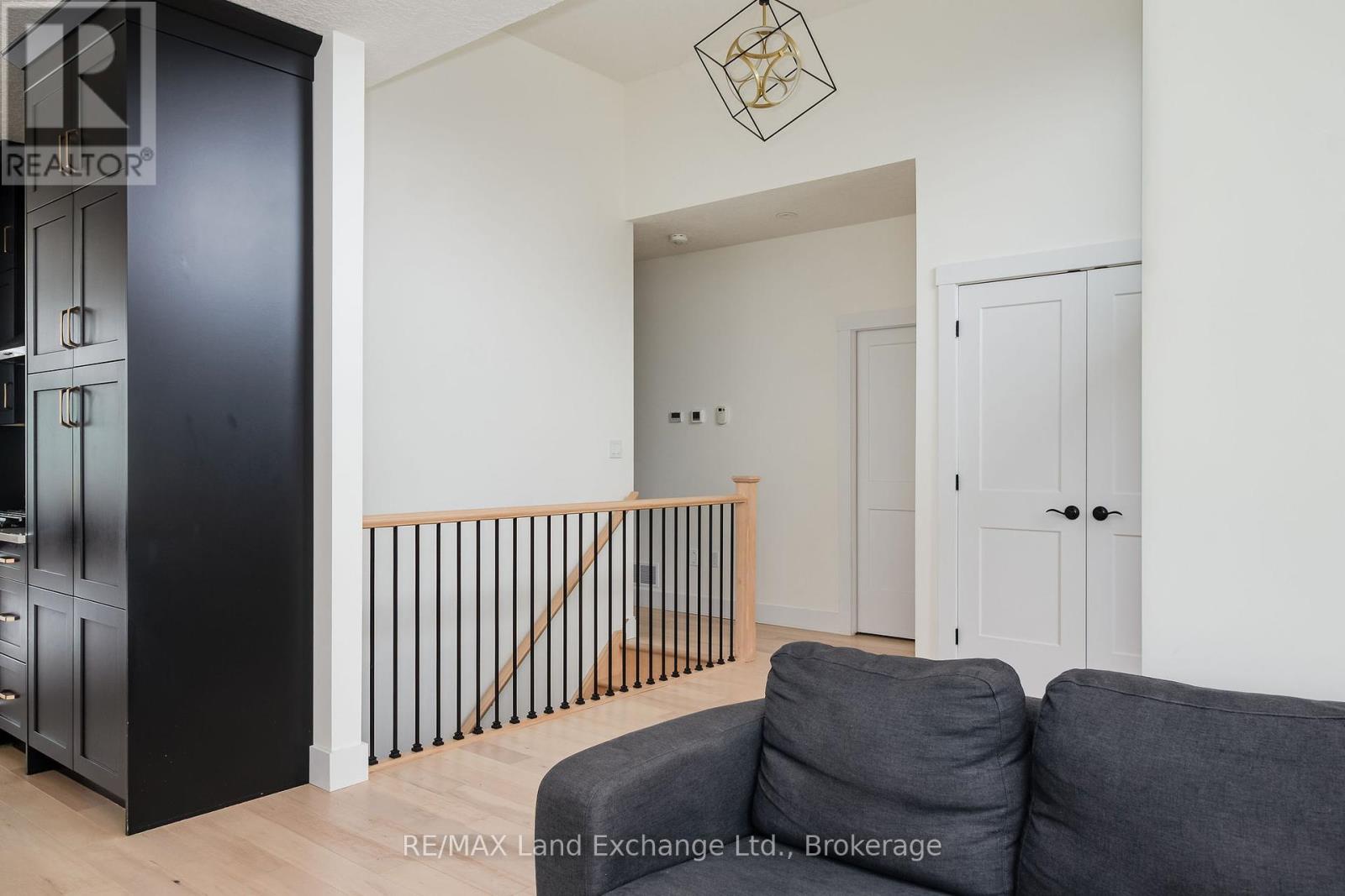 394 Ridge Street, Saugeen Shores, Ontario  N0H 2C1 - Photo 5 - X12206974