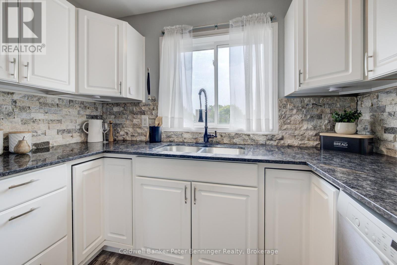 6 - 18 Sauble River Road, Lambton Shores, Ontario  N0M 1T0 - Photo 11 - X12207010