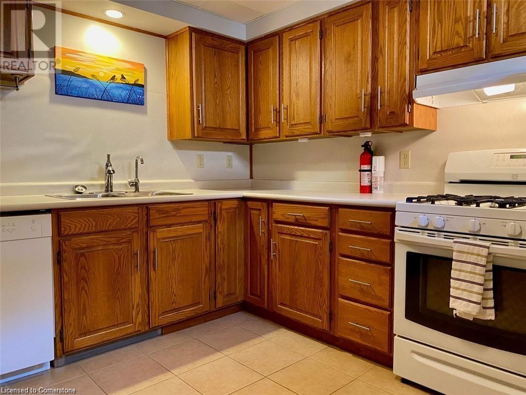 159 Sunpoint Crescent Unit# B, Waterloo, Ontario  N2V 1T9 - Photo 4 - 40739050