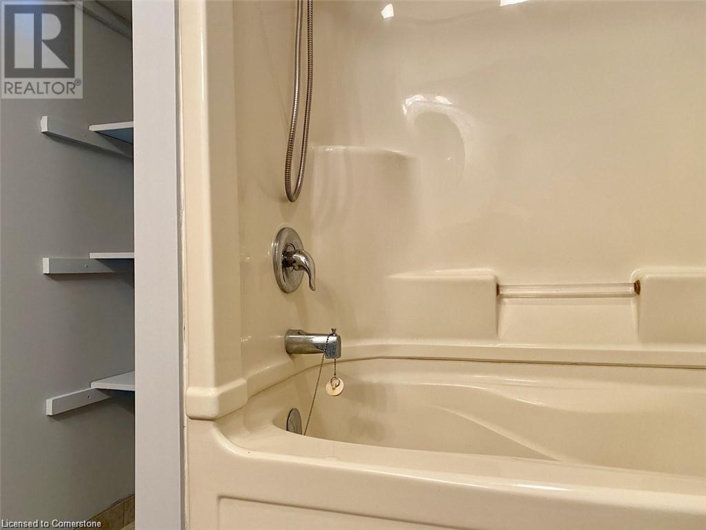 159 Sunpoint Crescent Unit# B, Waterloo, Ontario  N2V 1T9 - Photo 9 - 40739050
