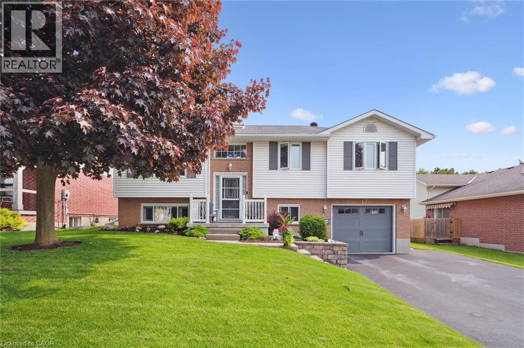 17 KEATING DR, Elora, Ontario