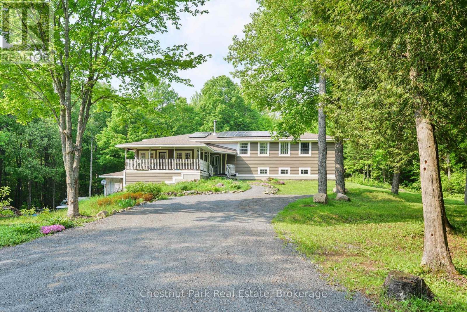 628 Lynx Lake Road, Huntsville, Ontario  P1H 2J3 - Photo 1 - X12207313