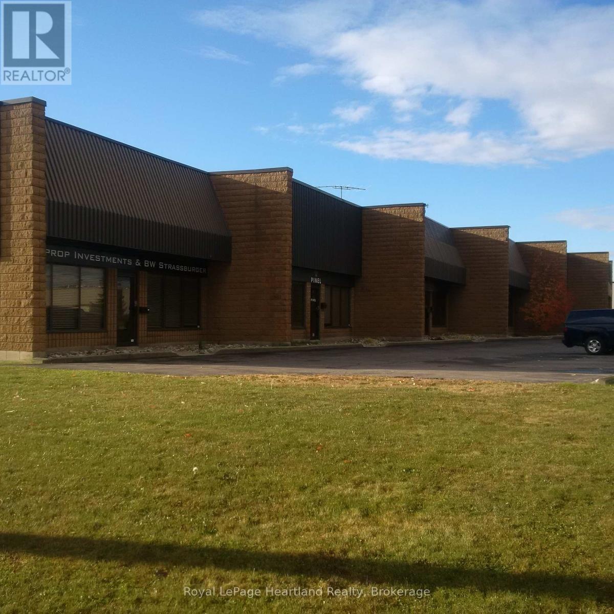 105 Northland Road, Waterloo, Ontario  N2V 1Y8 - Photo 1 - X12207702