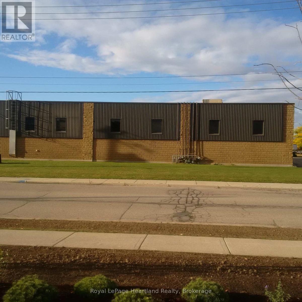 105 Northland Road, Waterloo, Ontario  N2V 1Y8 - Photo 13 - X12207702