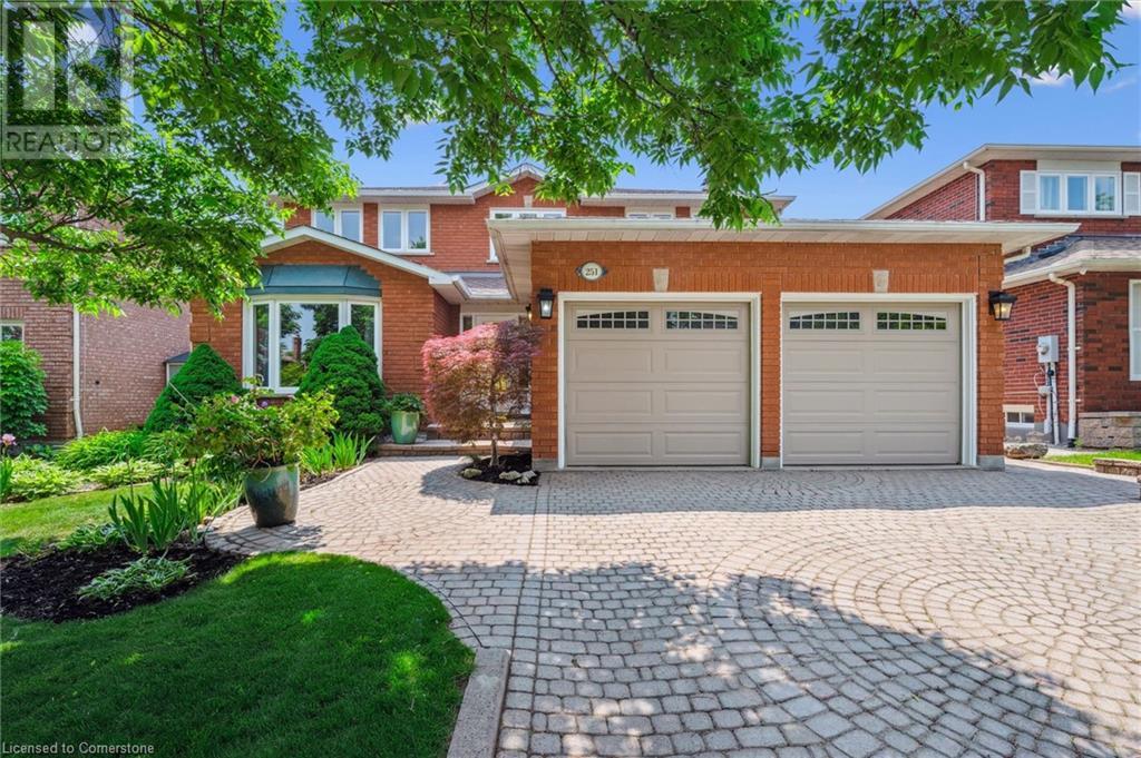 251 HICKORY Circle, Oakville, Ontario