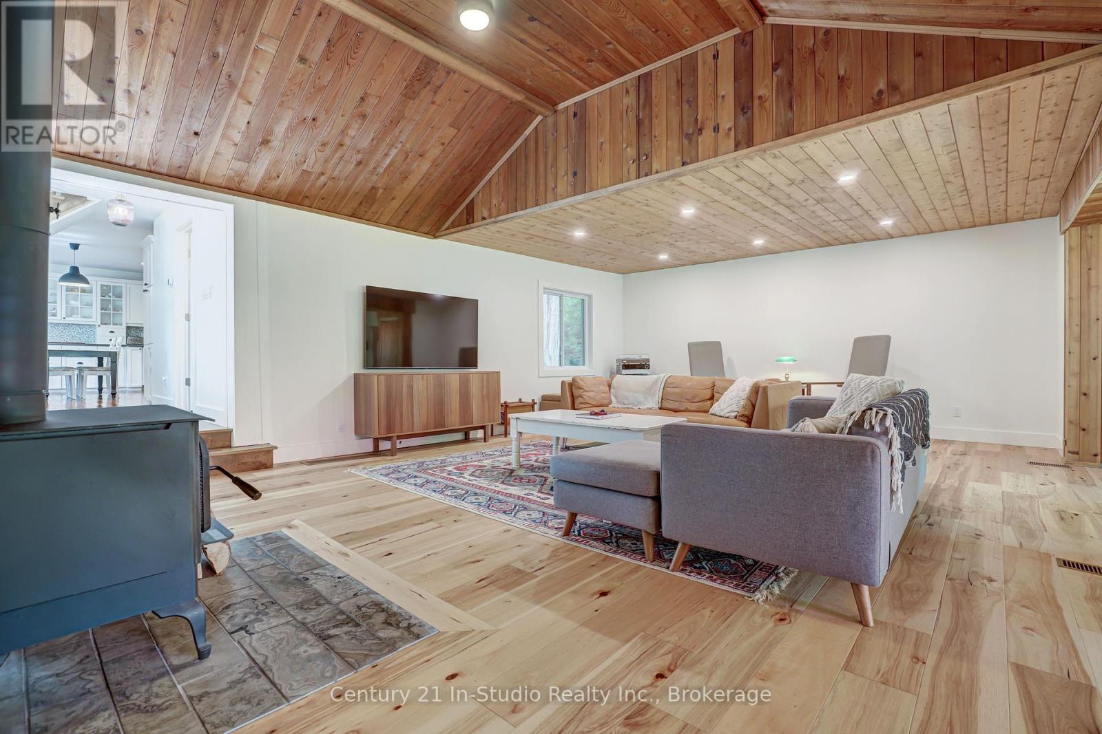 9 13th Avenue, South Bruce Peninsula, Ontario  N0H 2T0 - Photo 11 - X12207867