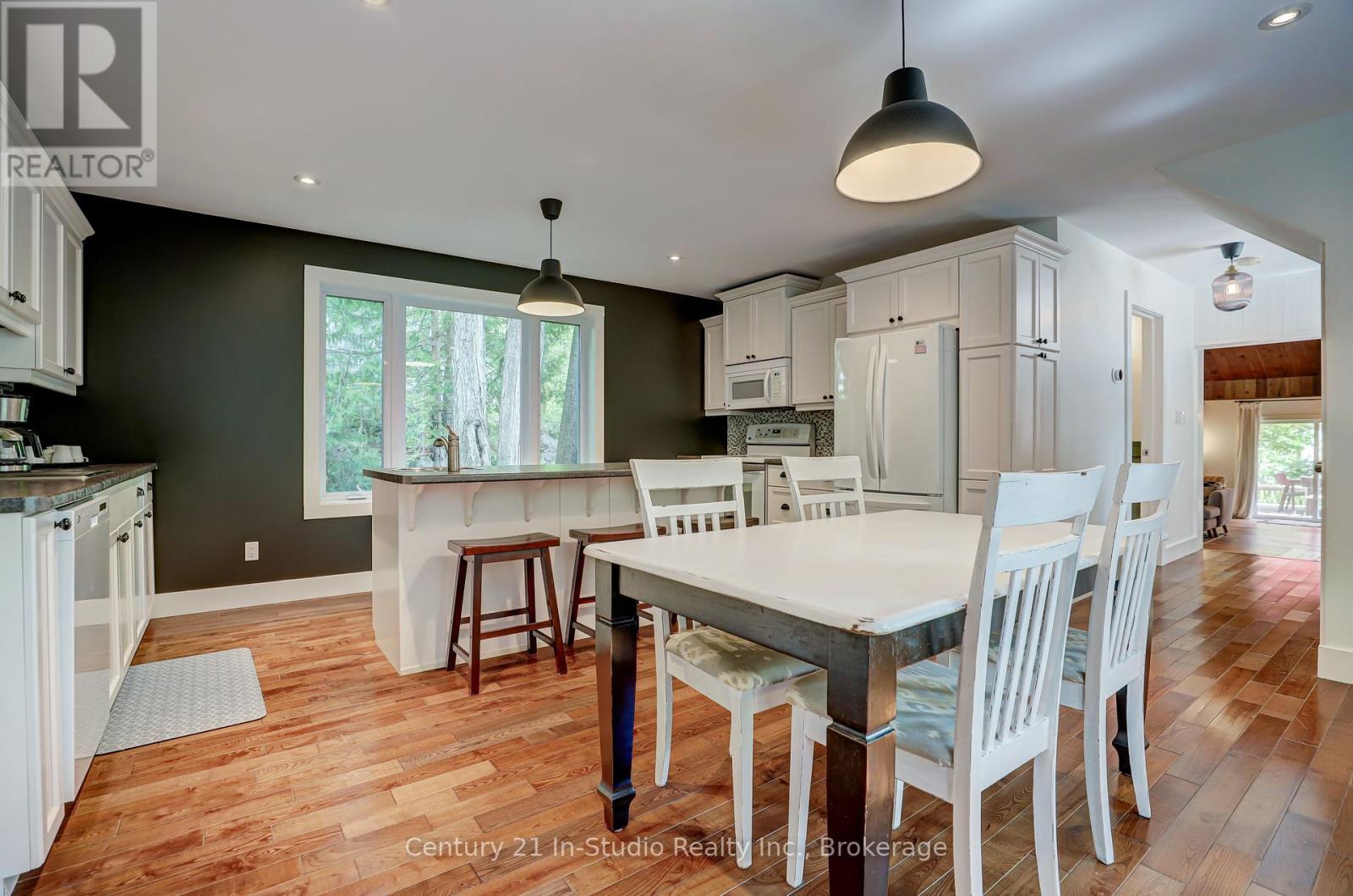 9 13th Avenue, South Bruce Peninsula, Ontario  N0H 2T0 - Photo 17 - X12207867