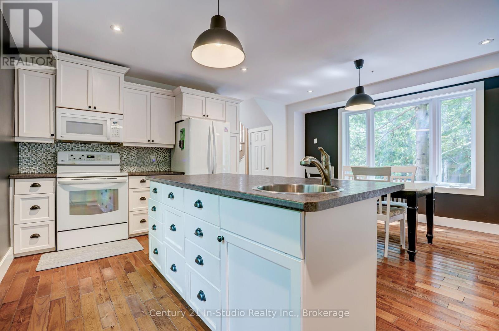 9 13th Avenue, South Bruce Peninsula, Ontario  N0H 2T0 - Photo 18 - X12207867