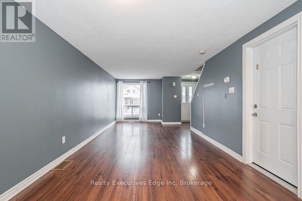 5 Troy Crescent, Guelph, Ontario  N1E 6W7 - Photo 10 - X12208390