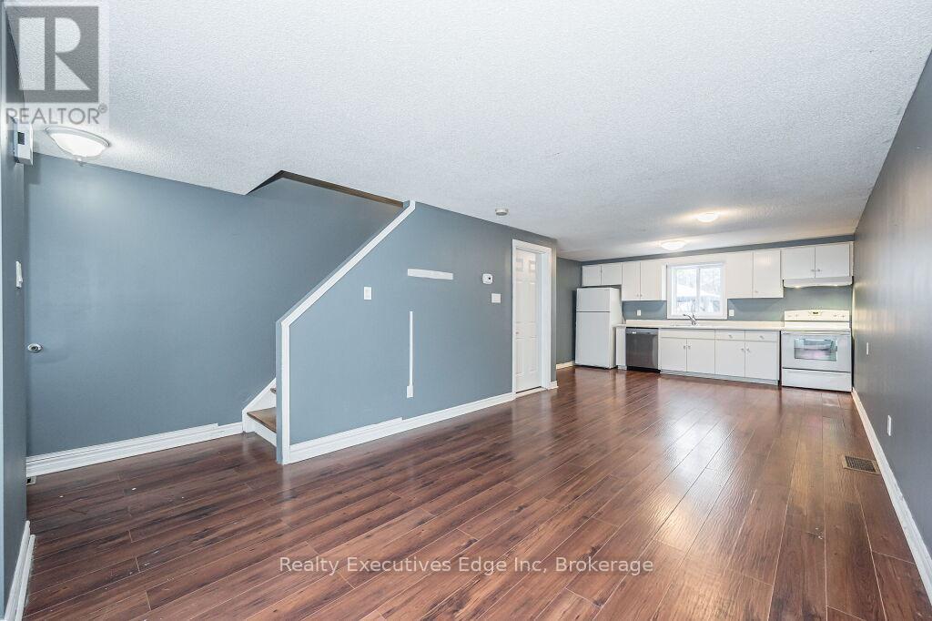5 Troy Crescent, Guelph, Ontario  N1E 6W7 - Photo 12 - X12208390