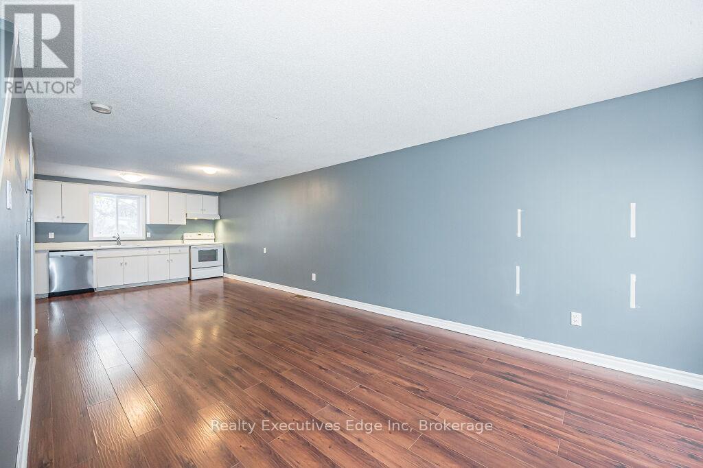 5 Troy Crescent, Guelph, Ontario  N1E 6W7 - Photo 13 - X12208390
