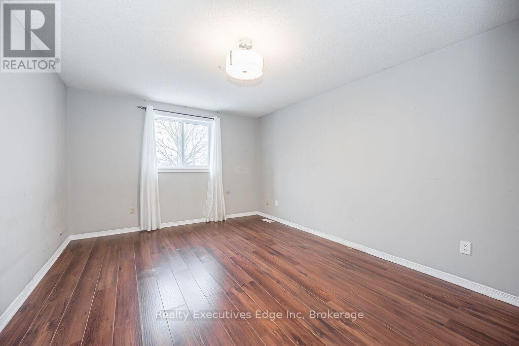 5 Troy Crescent, Guelph, Ontario  N1E 6W7 - Photo 20 - X12208390