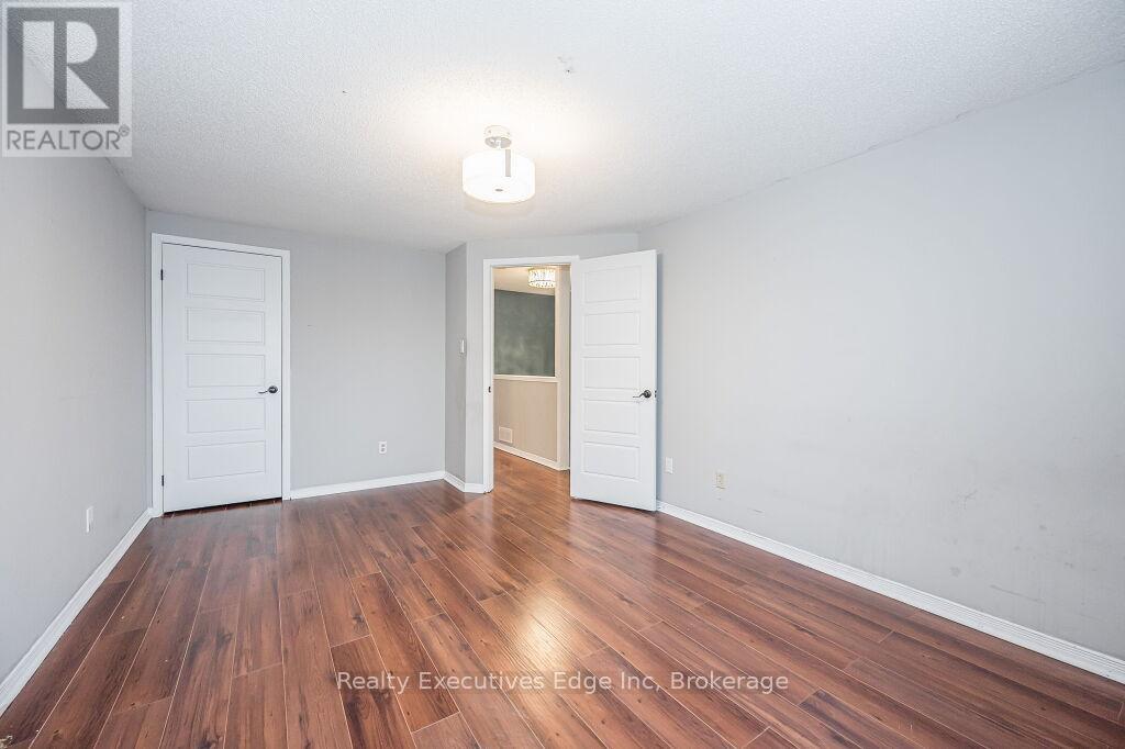 5 Troy Crescent, Guelph, Ontario  N1E 6W7 - Photo 22 - X12208390