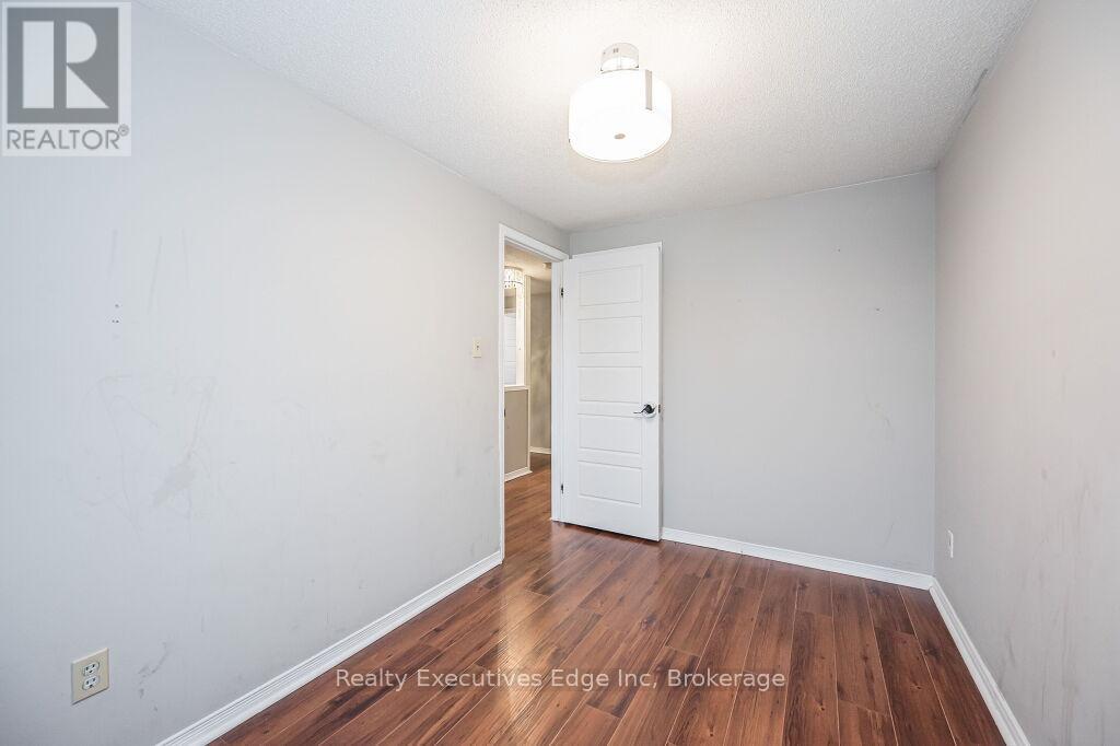 5 Troy Crescent, Guelph, Ontario  N1E 6W7 - Photo 26 - X12208390