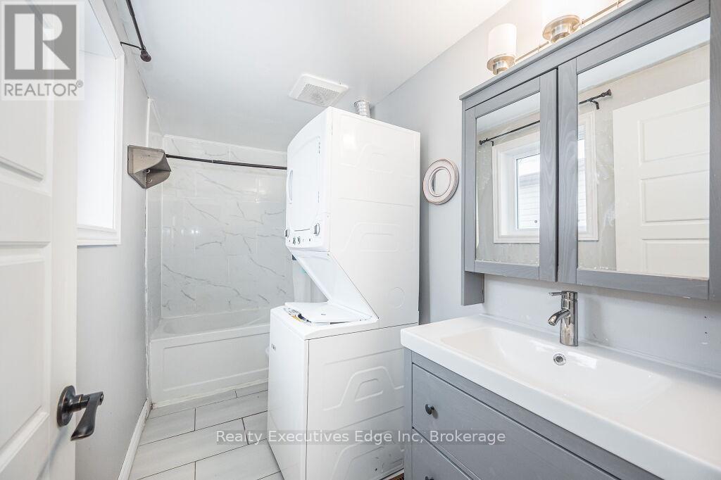 5 Troy Crescent, Guelph, Ontario  N1E 6W7 - Photo 27 - X12208390