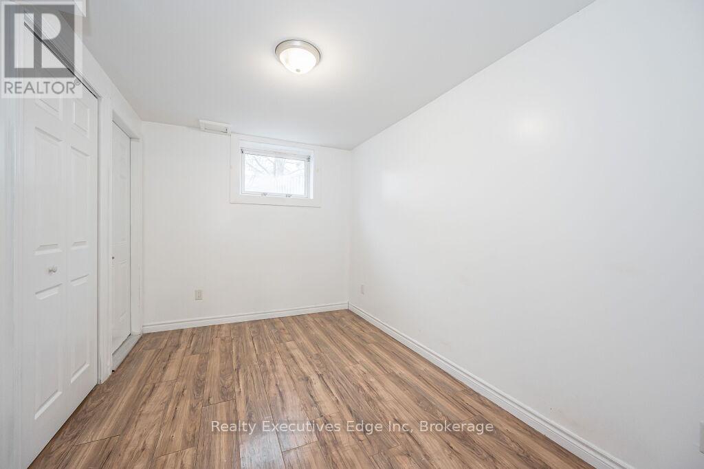 5 Troy Crescent, Guelph, Ontario  N1E 6W7 - Photo 36 - X12208390