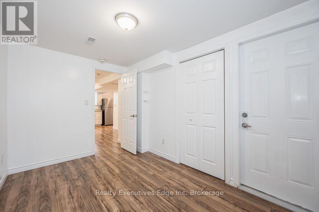 5 Troy Crescent, Guelph, Ontario  N1E 6W7 - Photo 37 - X12208390