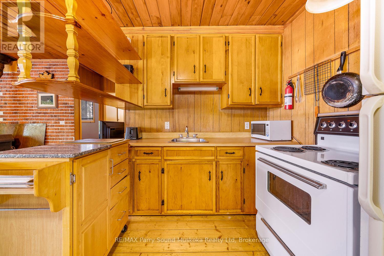 40 Jack And Verna's Lane, Magnetawan, Ontario  P0A 1P0 - Photo 21 - X12208559