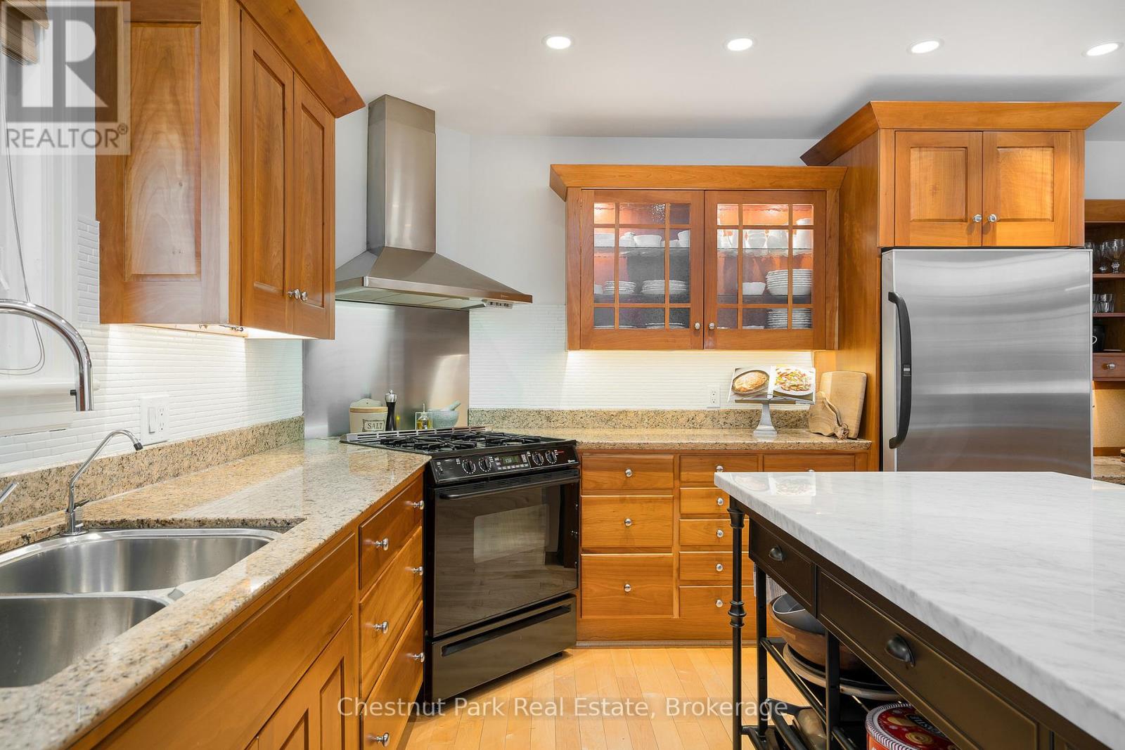 135 Augusta Crescent, Blue Mountains, Ontario  L9Y 0K7 - Photo 19 - X12209324