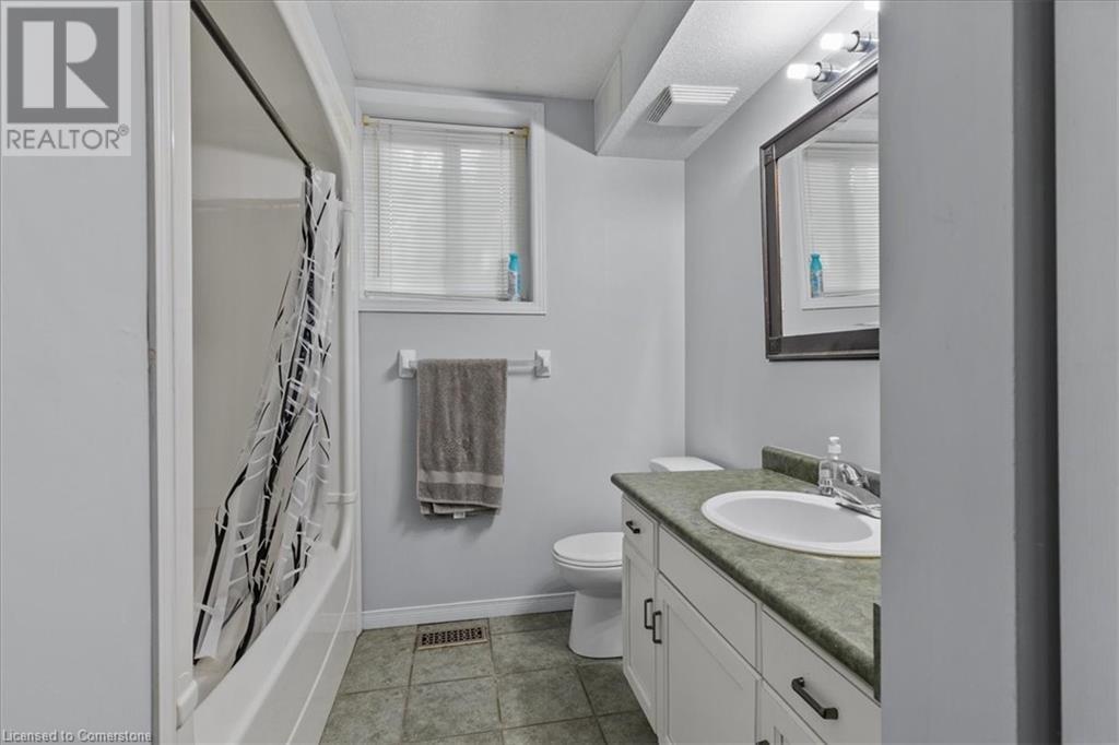 3 Wisteria Court, Kitchener, Ontario  N2E 3T4 - Photo 36 - 40738893