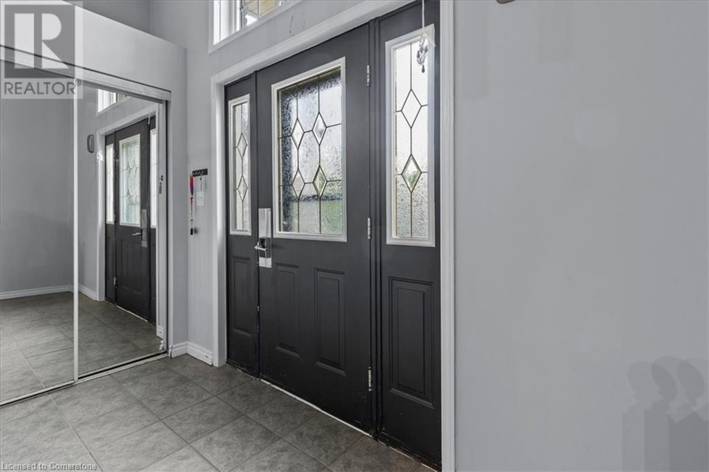 3 Wisteria Court, Kitchener, Ontario  N2E 3T4 - Photo 4 - 40738893