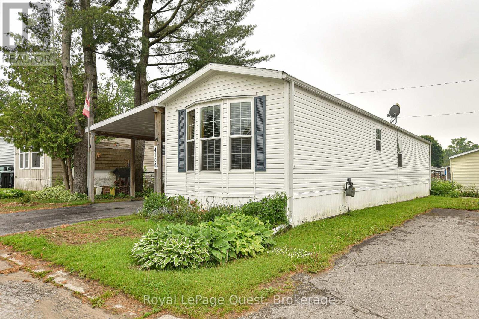 4106 Elaine Street, Severn, Ontario  L3V 6H4 - Photo 1 - S12209843