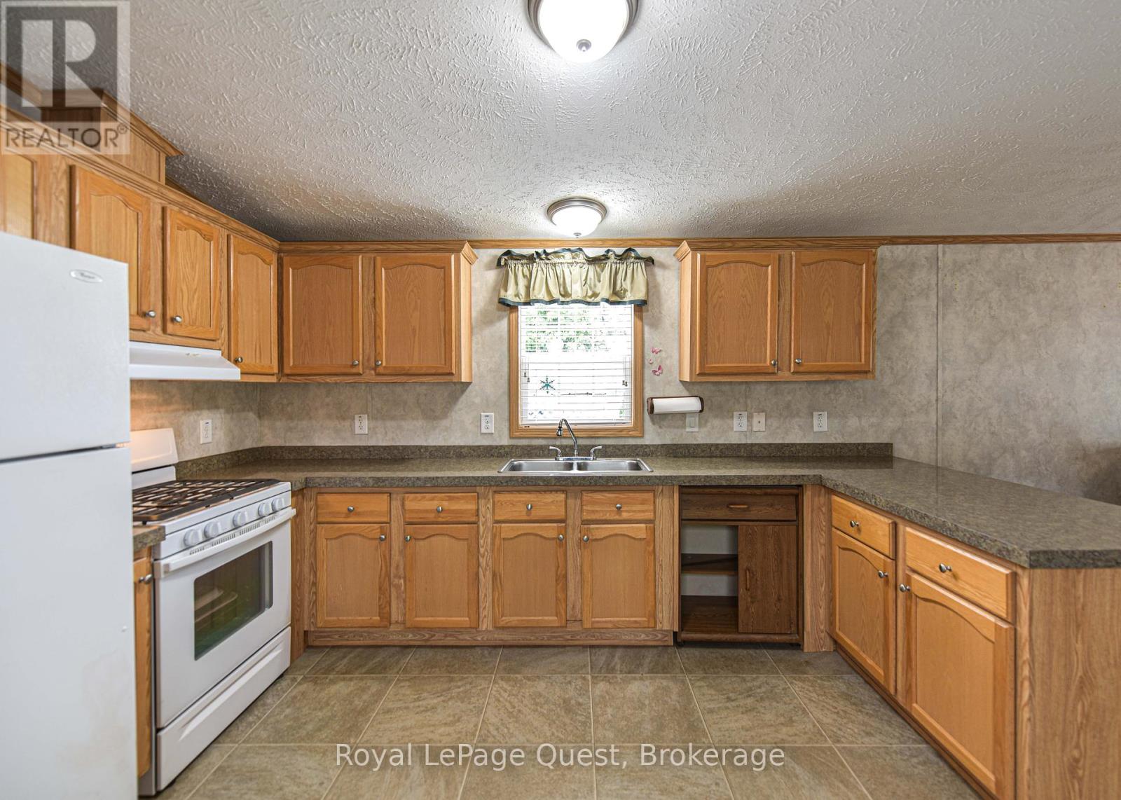 4106 Elaine Street, Severn, Ontario  L3V 6H4 - Photo 15 - S12209843