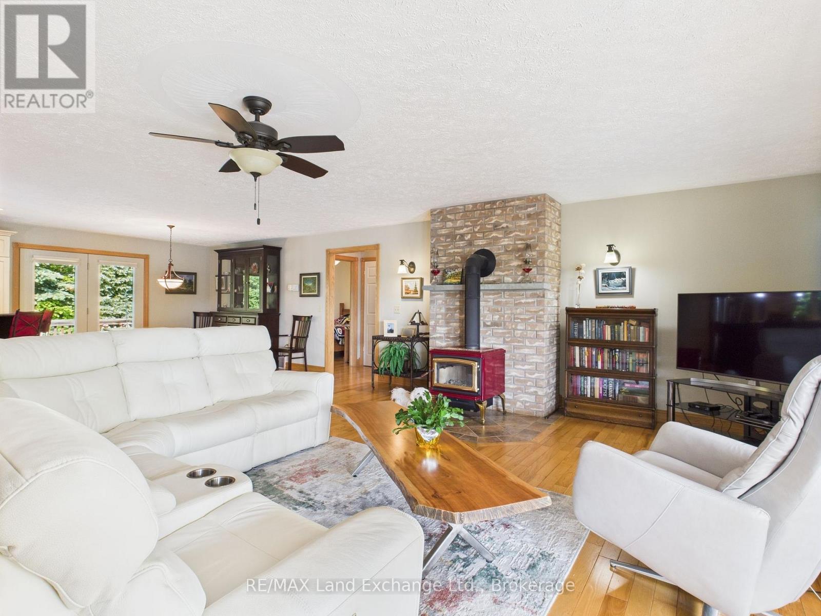 390 Paradise Lake Street, Huron-Kinloss, Ontario  N0G 2H0 - Photo 25 - X12209695