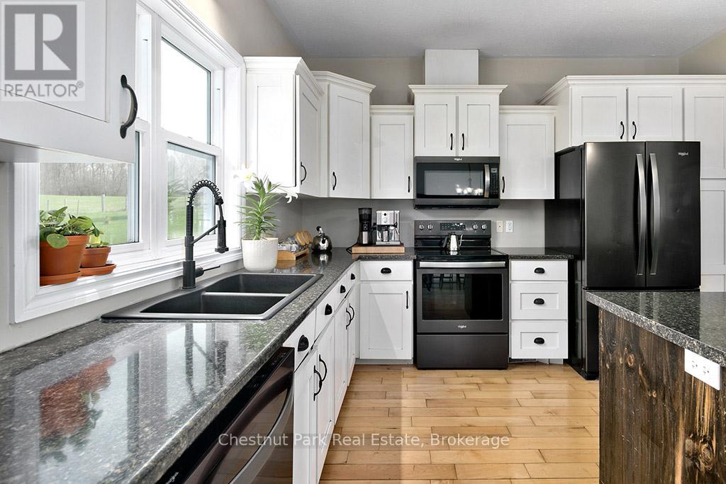 596481 Concession 10, Chatsworth, Ontario  N0H 1R0 - Photo 18 - X12209793