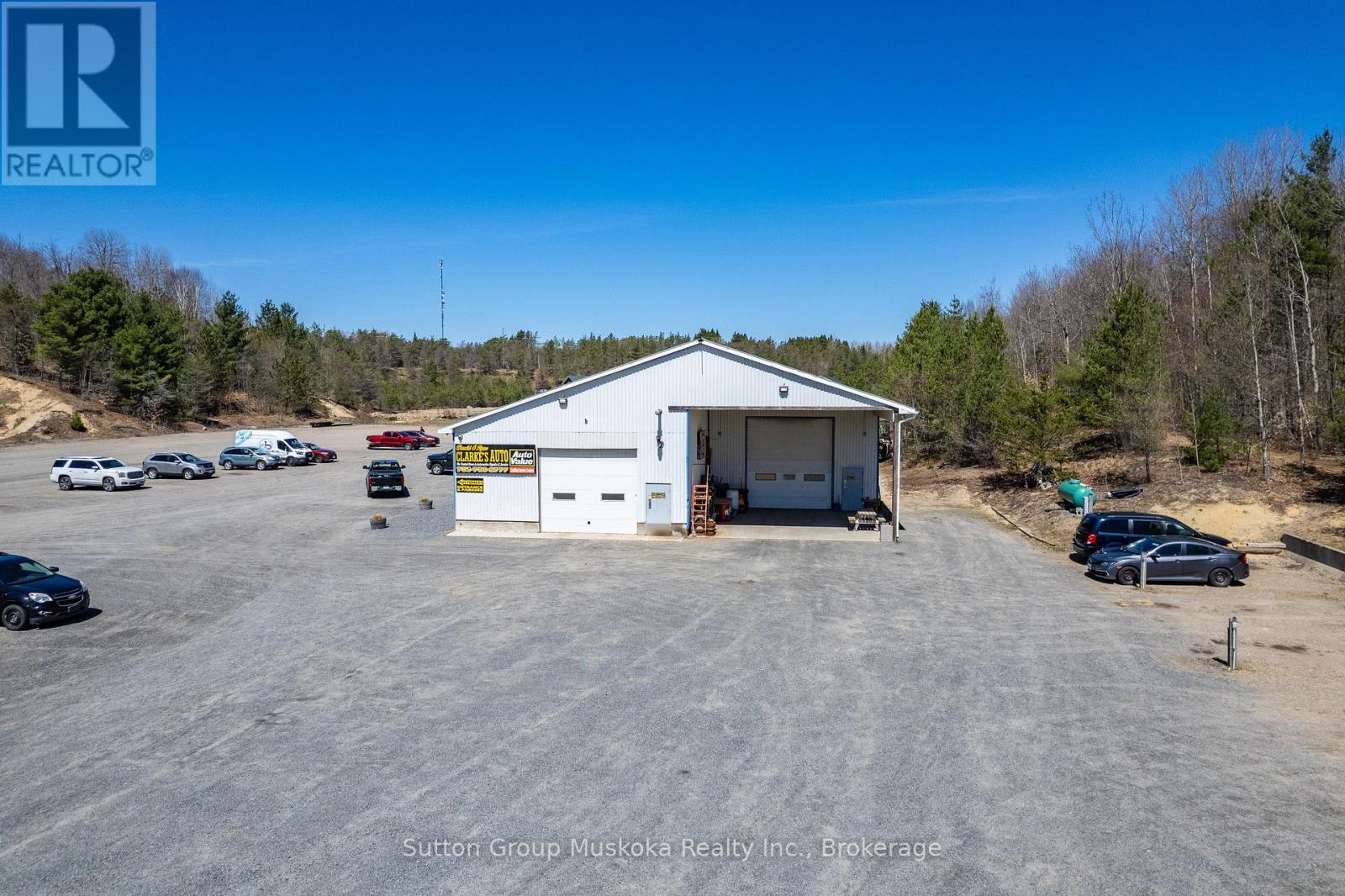 492 Old Ferguson Road E, Huntsville, Ontario  P1H 2J2 - Photo 2 - X12209877