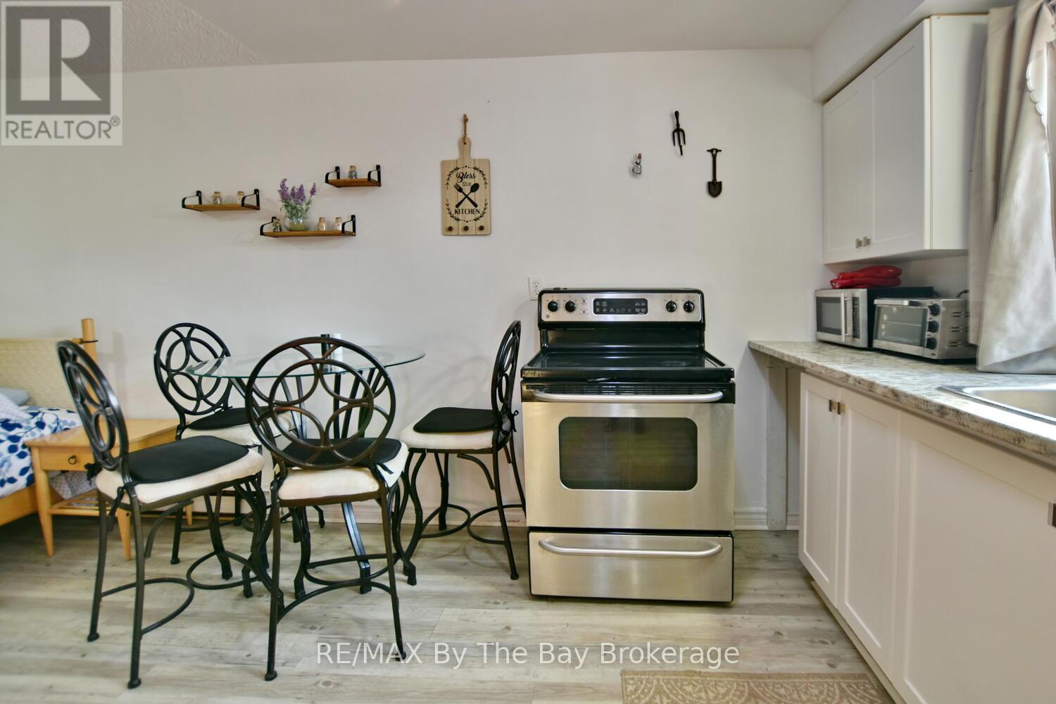678 River Road W, Wasaga Beach, Ontario  L9Z 2P1 - Photo 25 - S12210455
