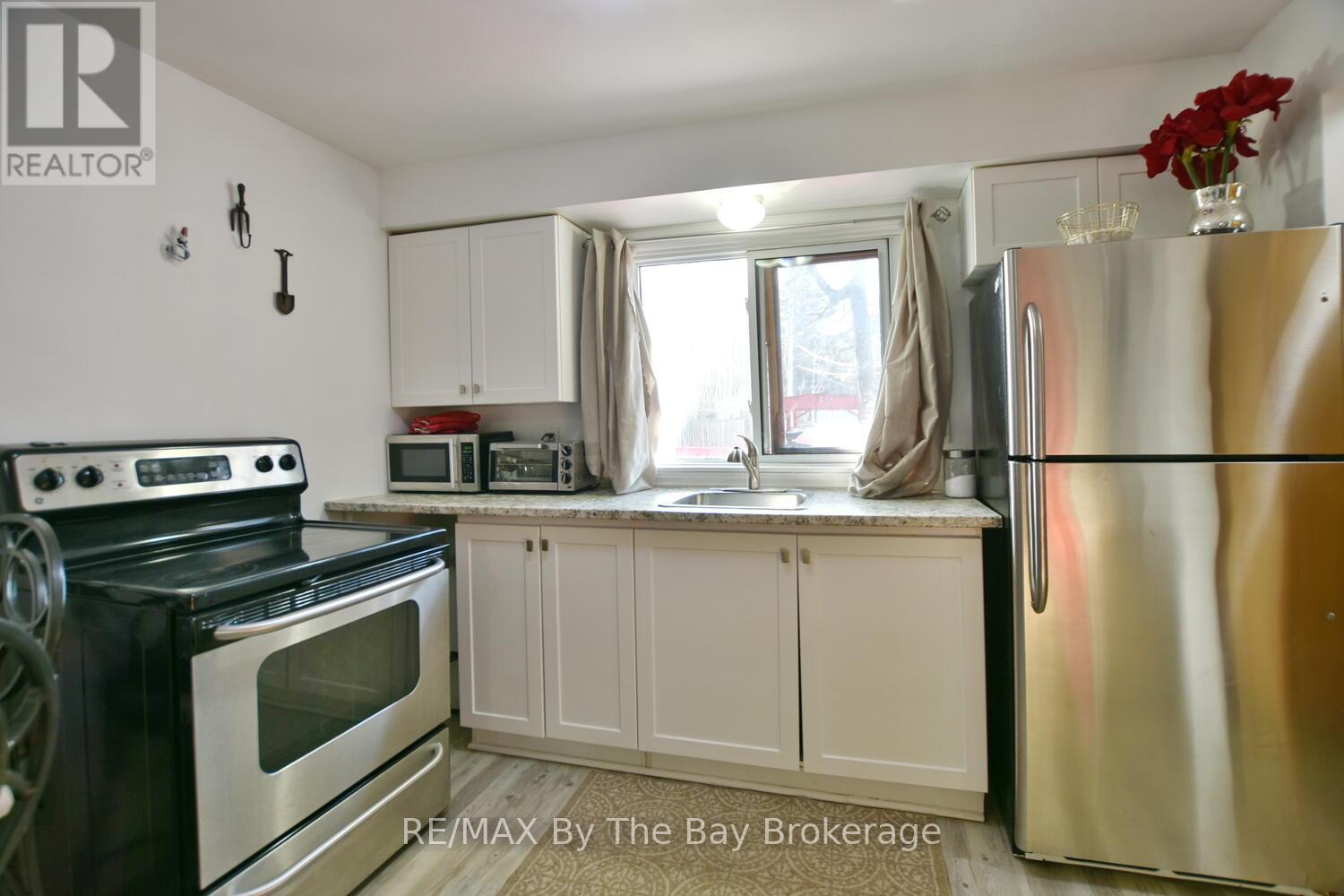 678 River Road W, Wasaga Beach, Ontario  L9Z 2P1 - Photo 26 - S12210455