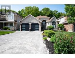 524 WOODFIELD Court, Kitchener, Ontario