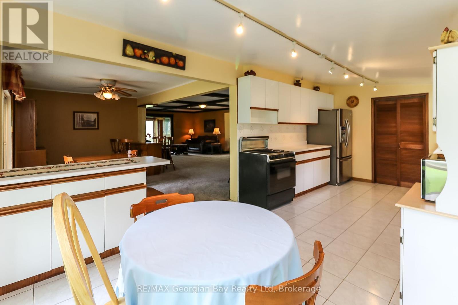 31 Hearthstone Drive, Tay, Ontario  L0K 2C0 - Photo 11 - S12210519