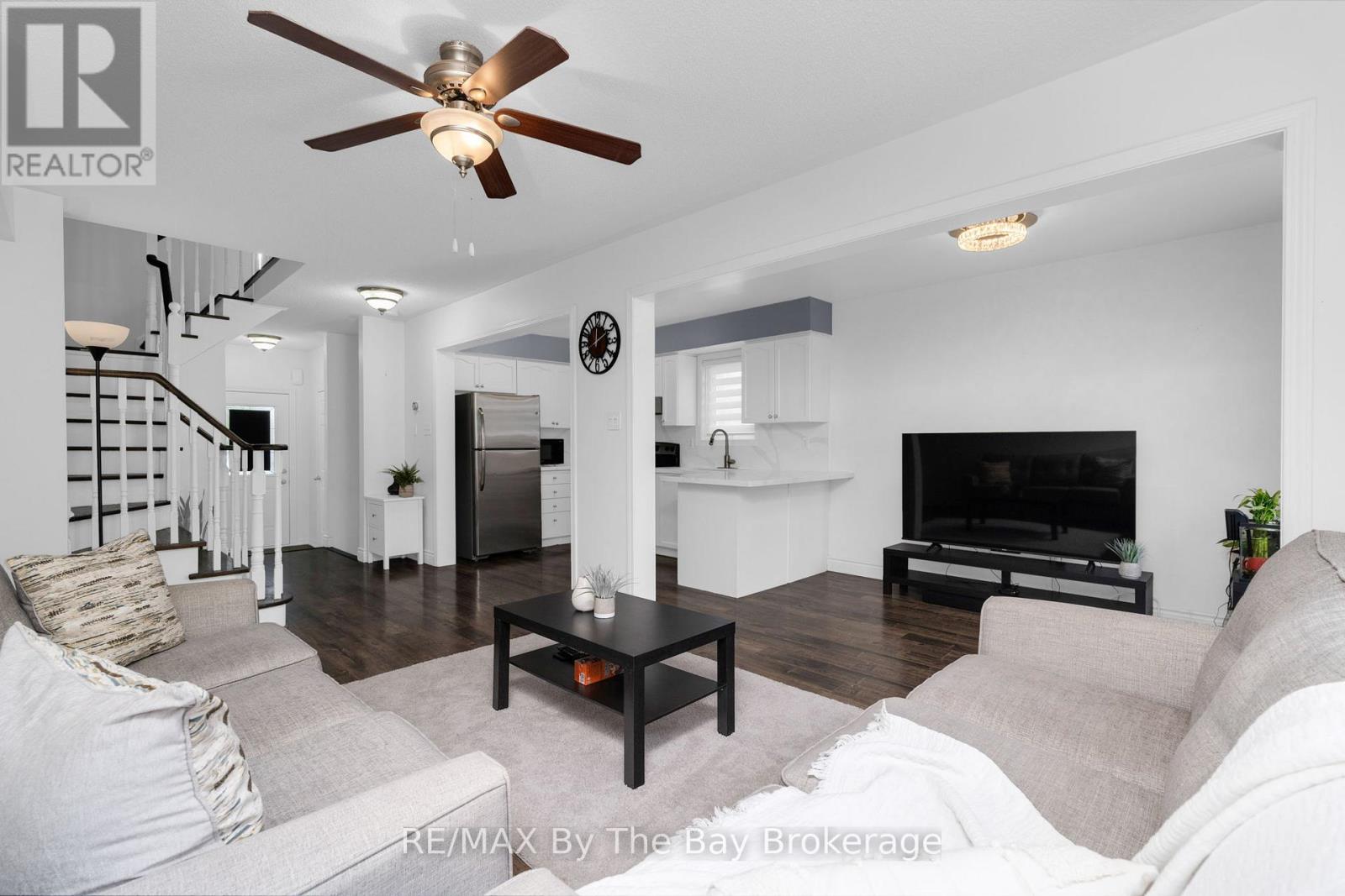 54 Mccann Lane, Essa, Ontario  L3W 0E4 - Photo 7 - N12210839